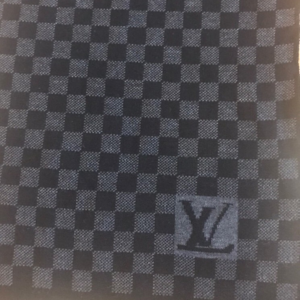 100% AUTHENTIC Men’s Louis Vuitton Damier Wool